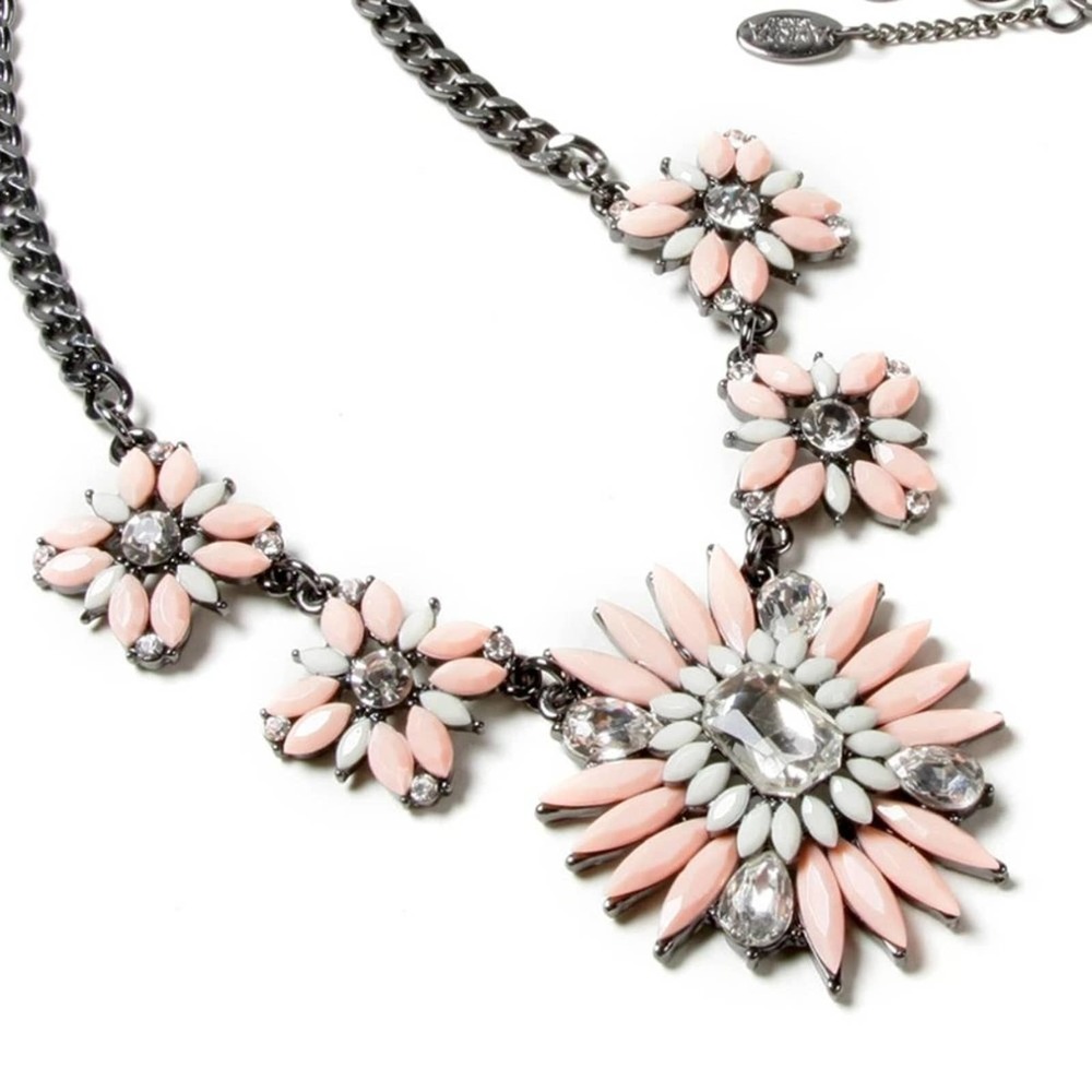 Amitra Singh Princess Joan Necklace Peach/Ivory